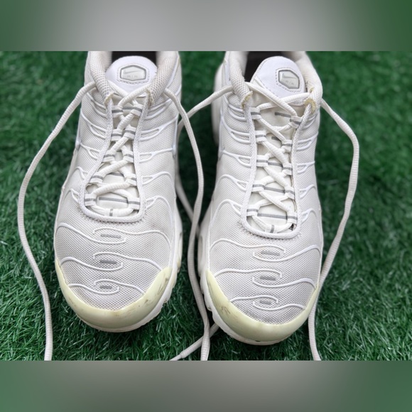 Nike Air Max Plus
White Pure Platinum‎ (Women's) Size 8 - Picture 3 of 8